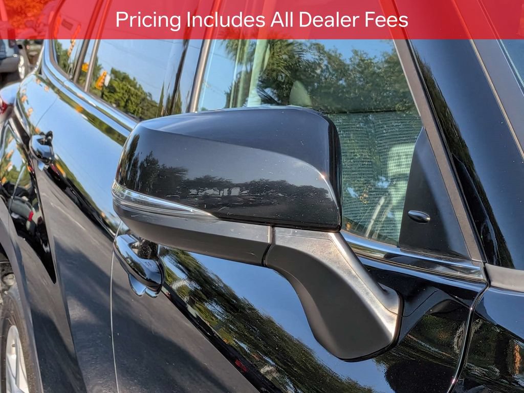 Used 2022 Toyota Highlander LE FWD image 13