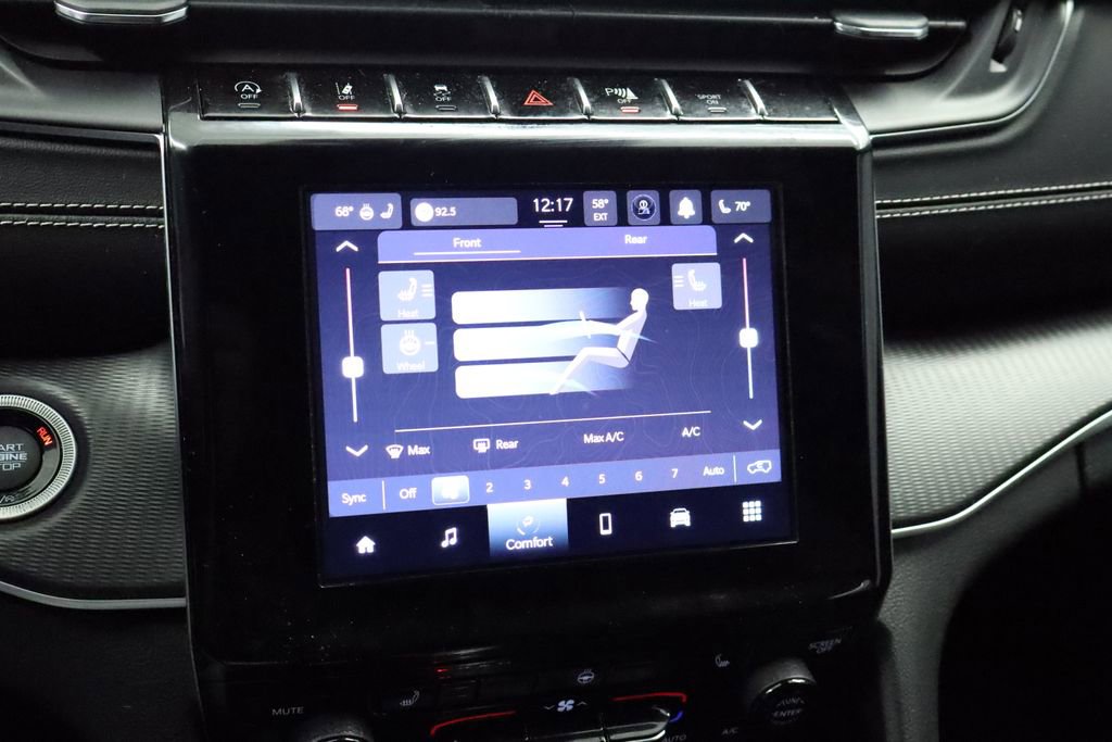 Used 2023 Jeep Grand Cherokee L Laredo image 38