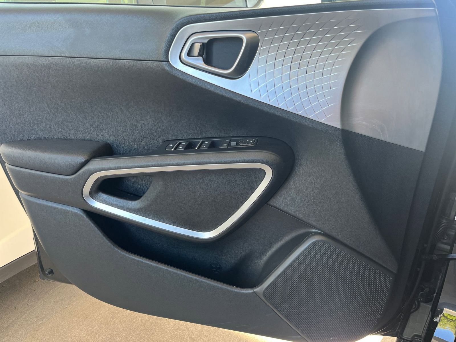 Used 2025 Kia Soul LX w/ LX Technology Package image 18