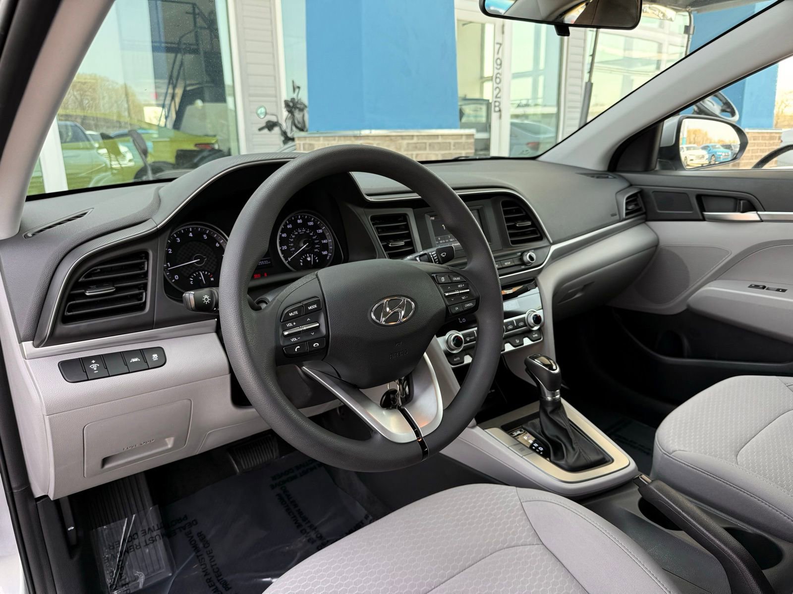 Used 2020 Hyundai Elantra SE image 16