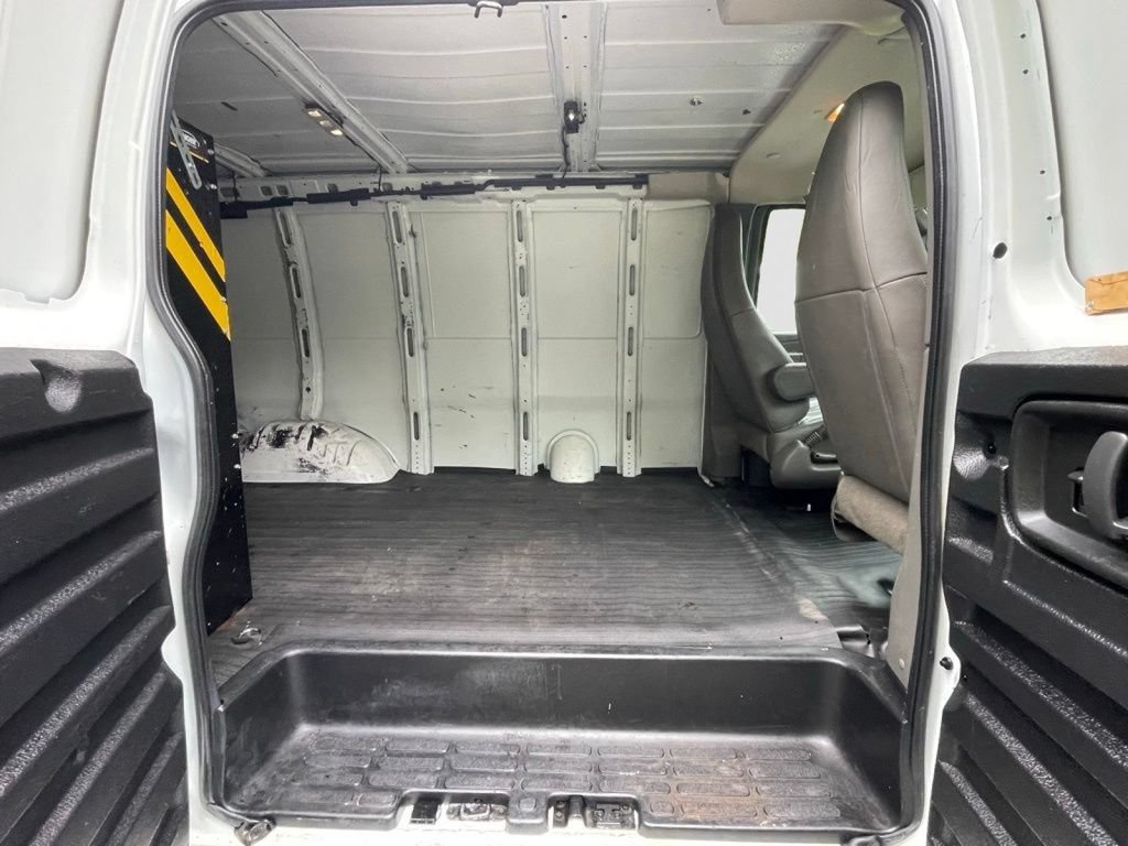 Used 2021 Chevrolet Express 3500 w/ Driver Convenience Package RWD image 15