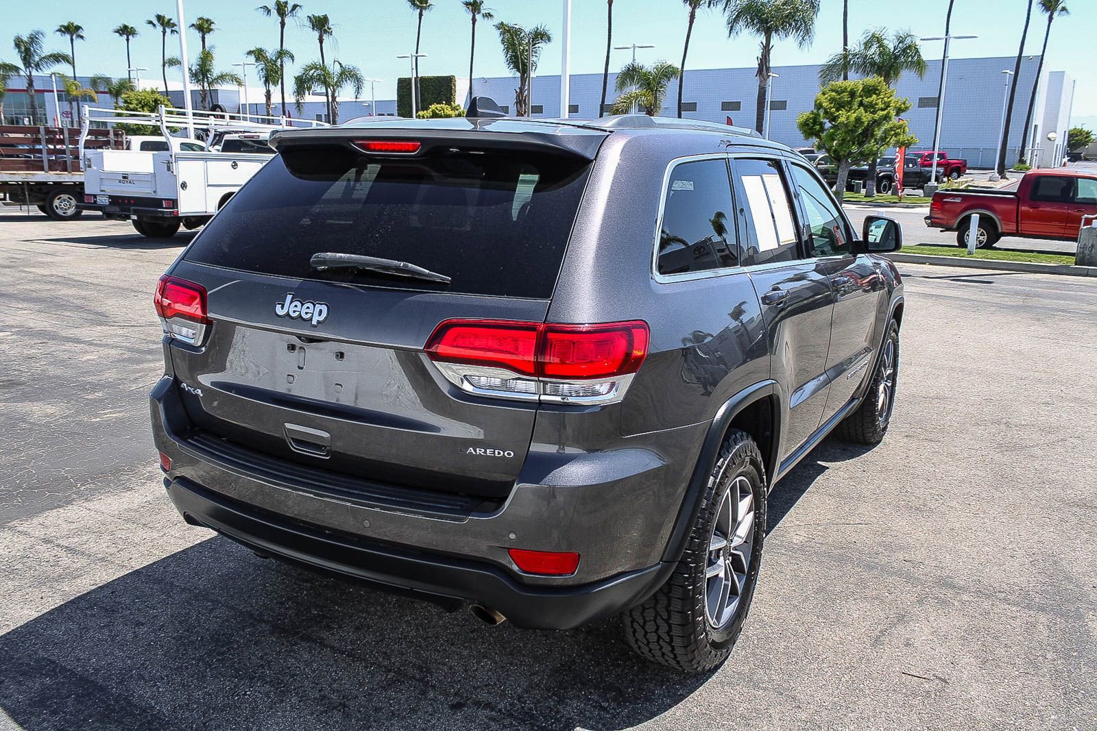 Used 2020 Jeep Grand Cherokee Laredo w/ 18" Wheel & 8.4" Radio Group image 9