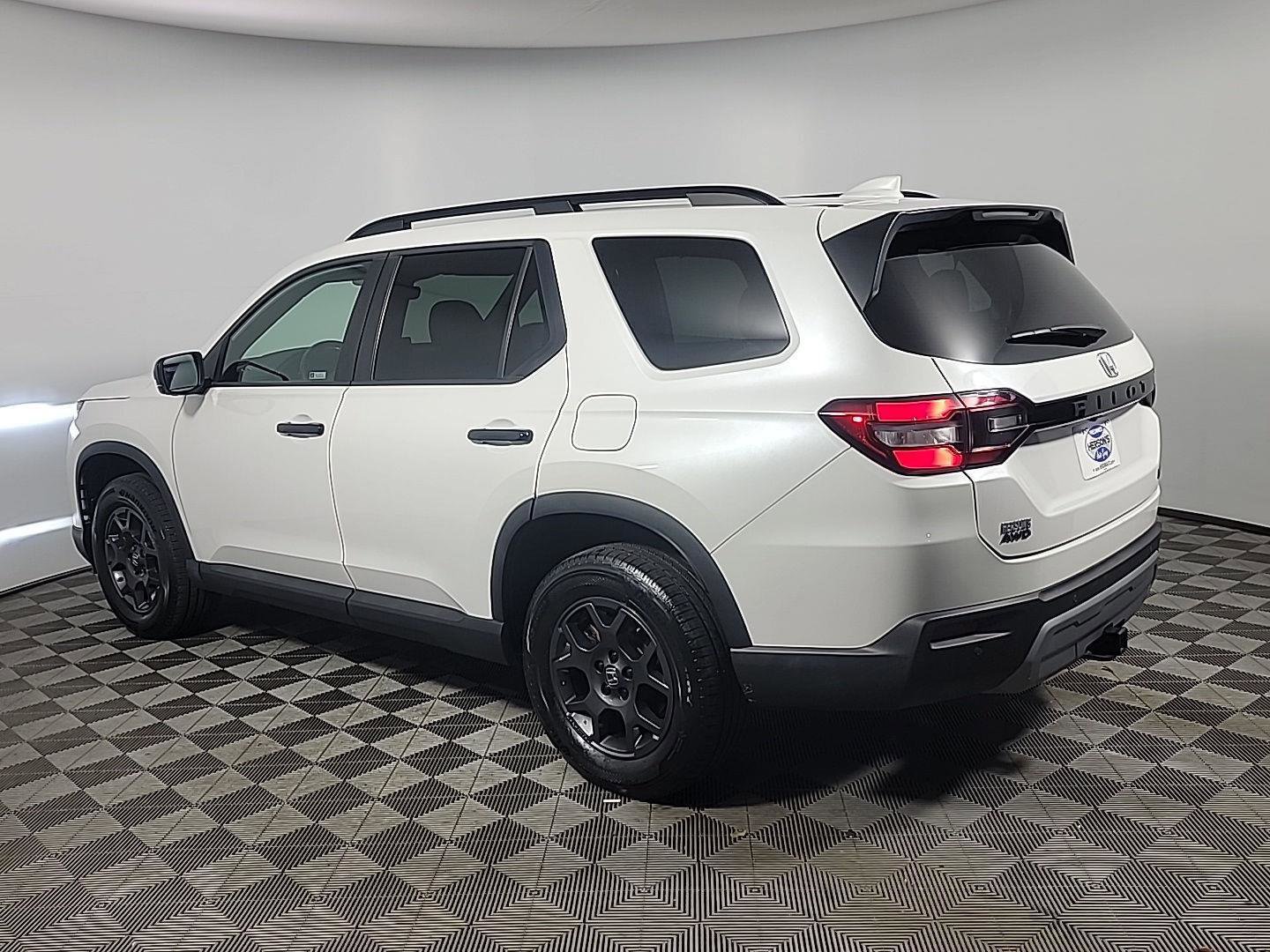 Certified 2023 Honda Pilot TrailSport image 9