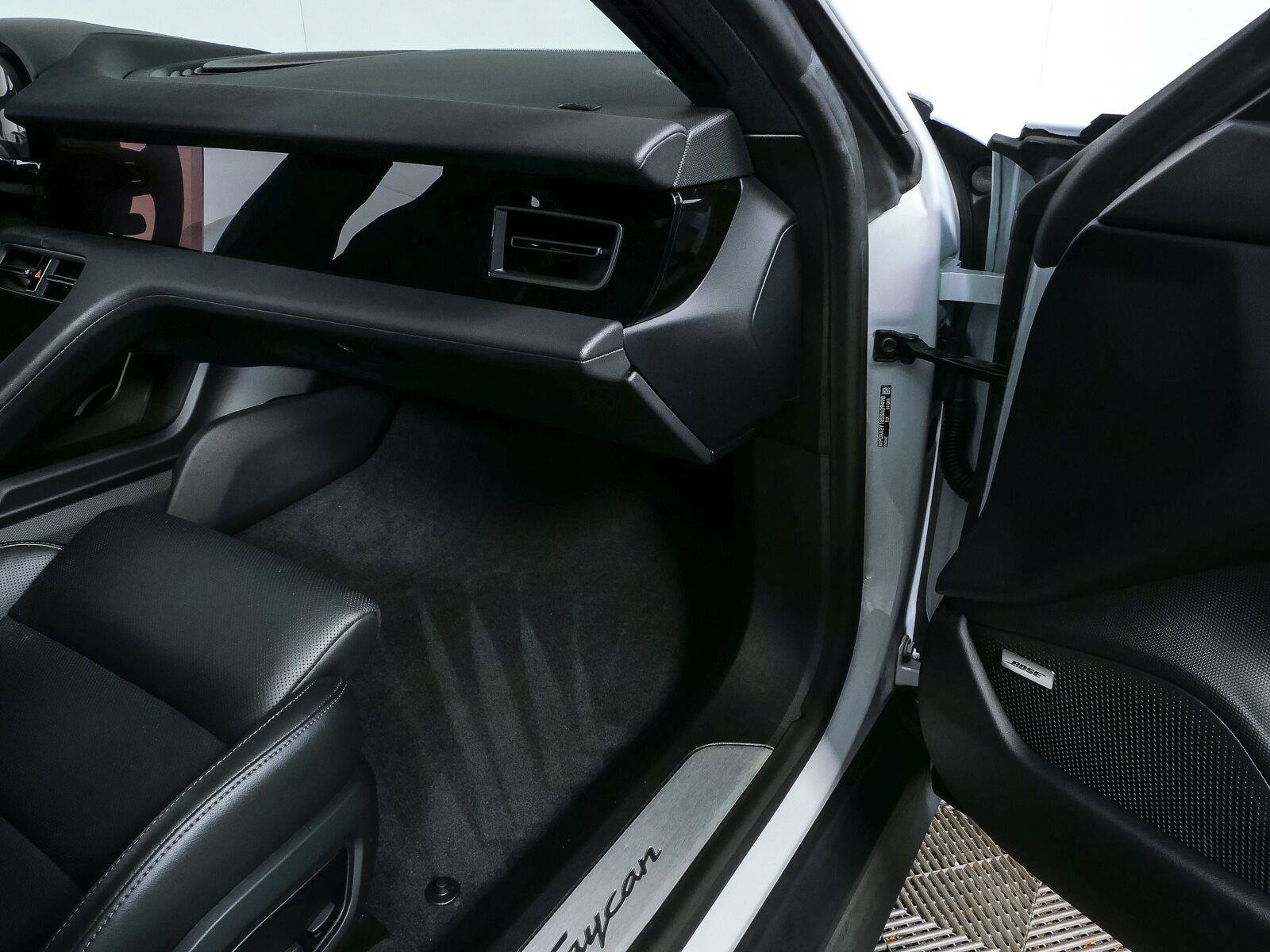 Certified 2025 Porsche Taycan AWD/4WD image 26