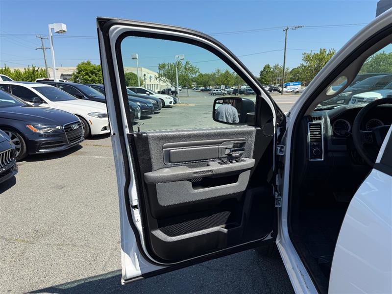 Used 2017 RAM 1500 Classic SLT AWD/4WD image 16