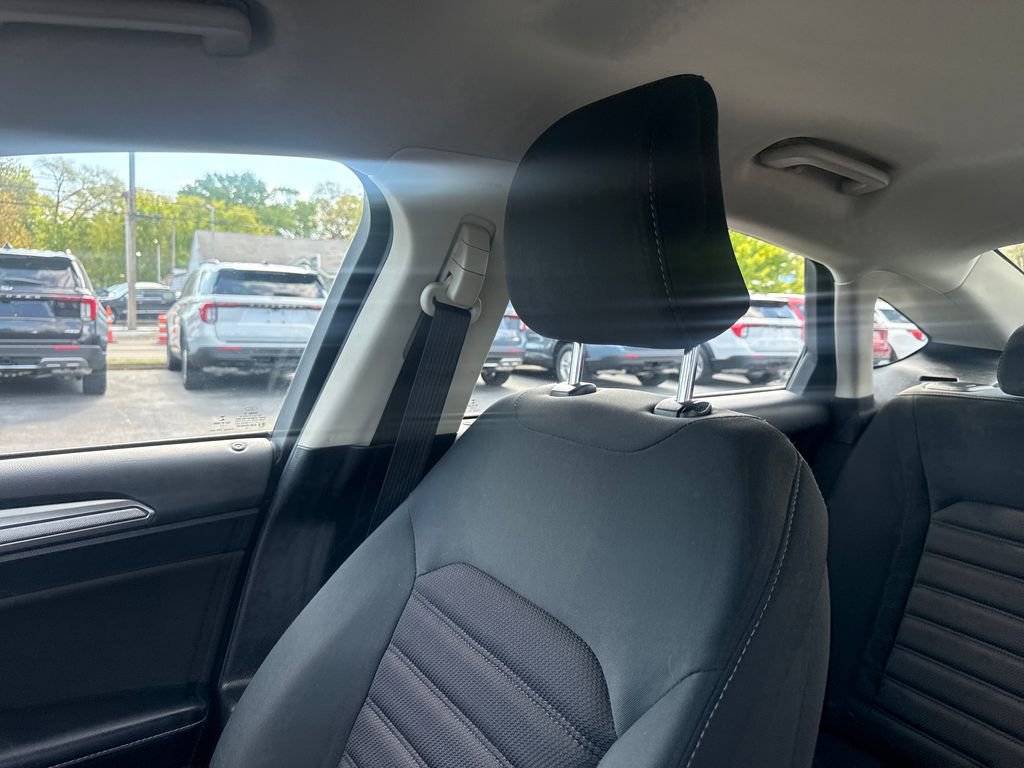 Used 2017 Ford Fusion SE w/ Fusion SE Technology Package FWD image 39