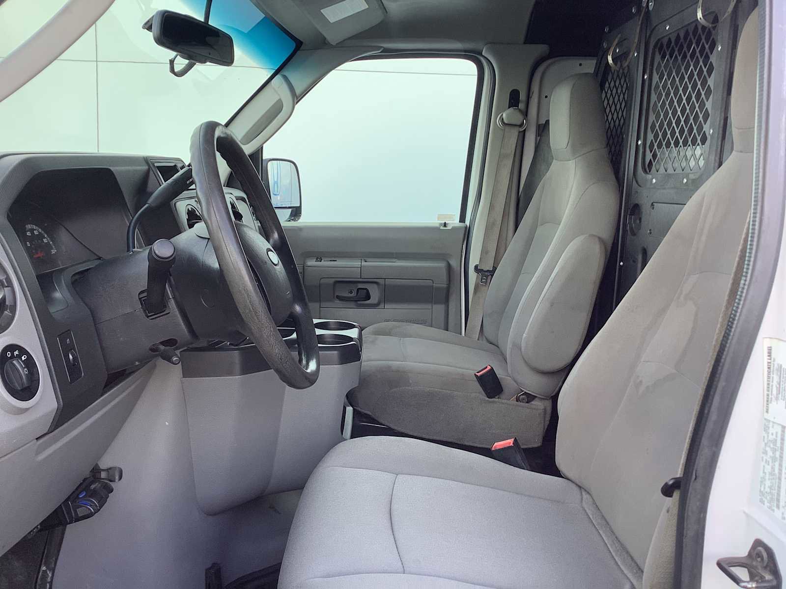 Used 2014 Ford E-250 and Econoline 250 image 2