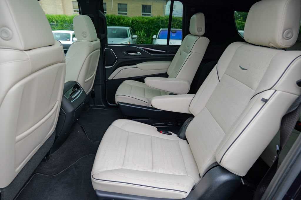 Used 2023 Cadillac Escalade ESV Sport w/ Touring Package AWD/4WD image 28