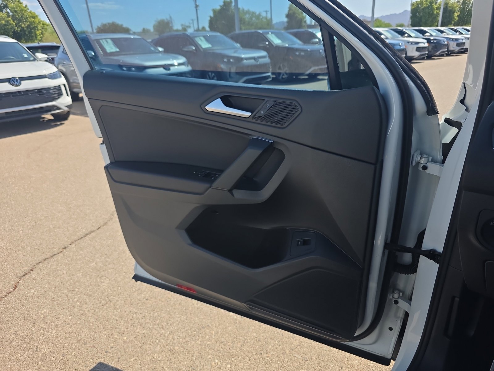 Used 2019 Volkswagen Tiguan SEL Premium R-Line FWD image 13