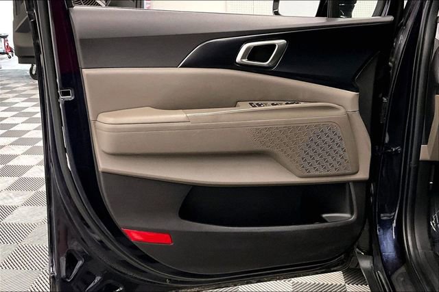 Used 2025 Kia Carnival FWD image 20