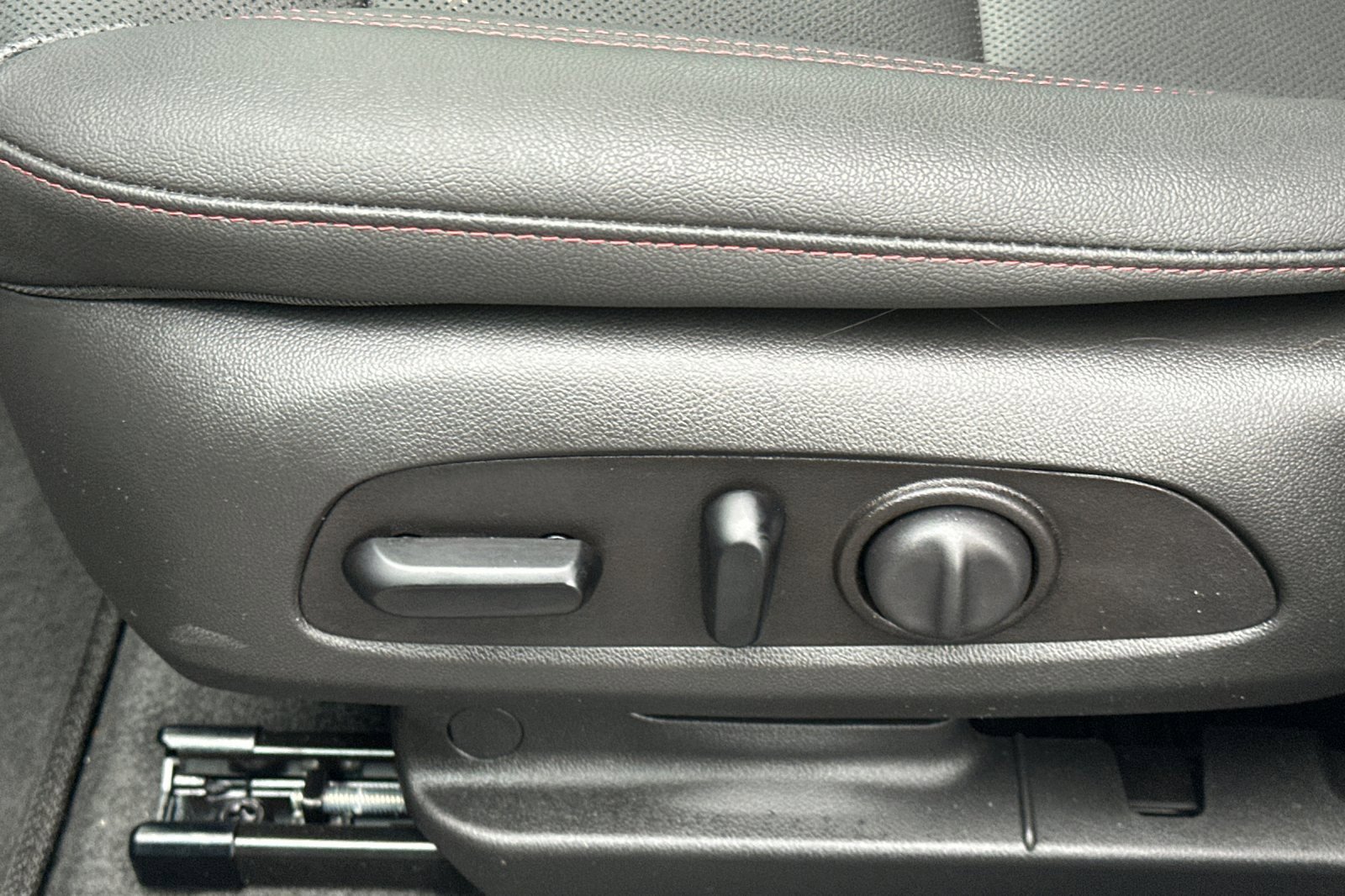 Used 2025 Chevrolet Trax RS w/ Driver Confidence Package image 14