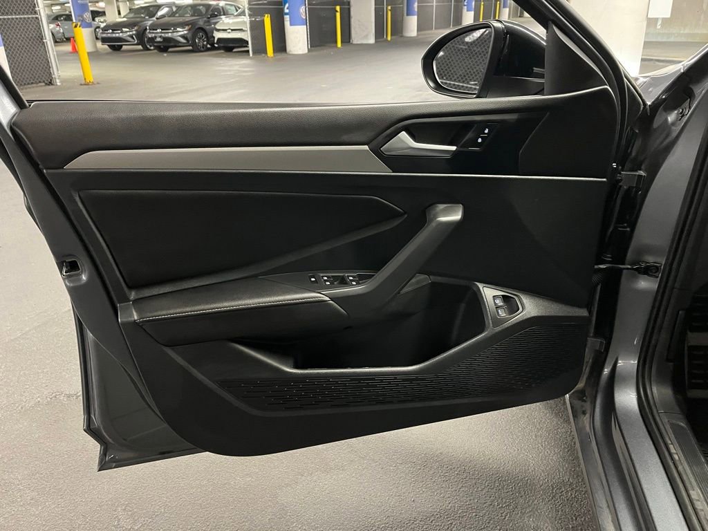 Used 2023 Volkswagen Jetta Sport image 16