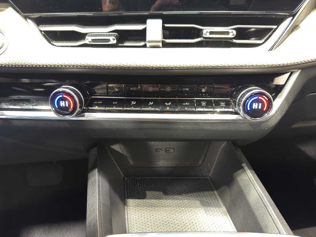 Used 2025 Chevrolet Equinox LT w/ Convenience Package II image 31