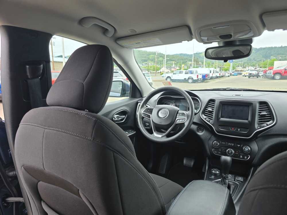 Used 2021 Jeep Cherokee Latitude AWD/4WD image 10