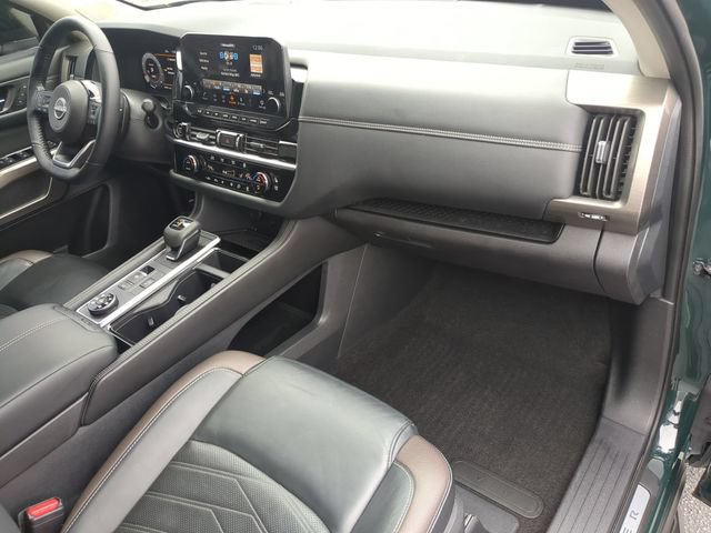Used 2024 Nissan Pathfinder Platinum w/ Black Appearance Package AWD/4WD image 39