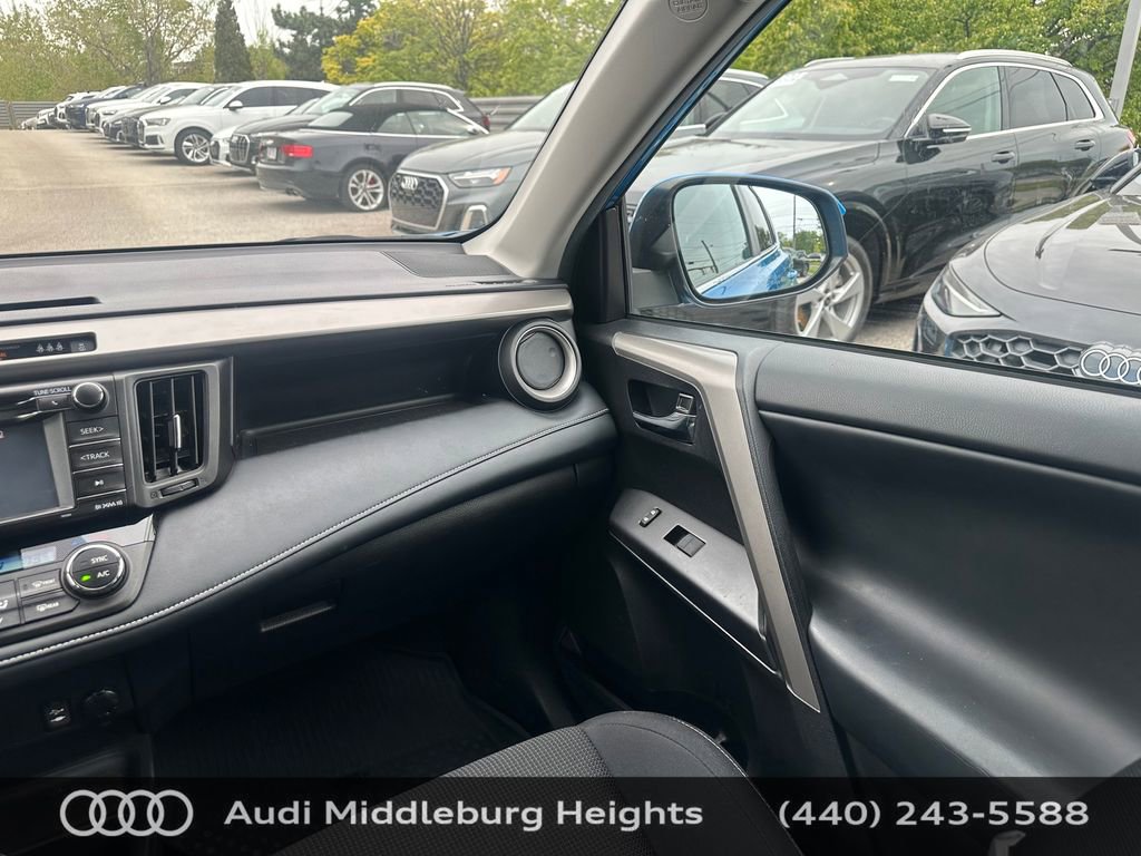 Used 2018 Toyota RAV4 XLE AWD/4WD image 25
