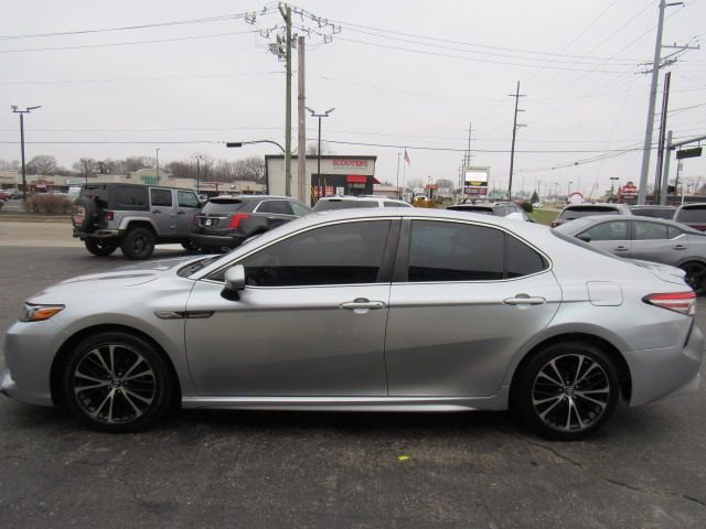 Used 2018 Toyota Camry SE image 4