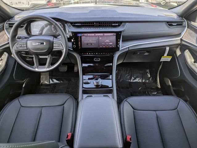 New 2026 Jeep Grand Cherokee L Limited w/ Luxury Tech Group II AWD/4WD image 17