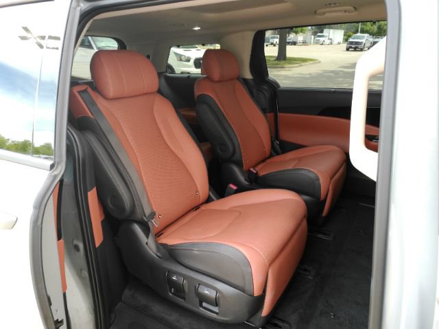 Used 2024 Kia Carnival SX Prestige image 28