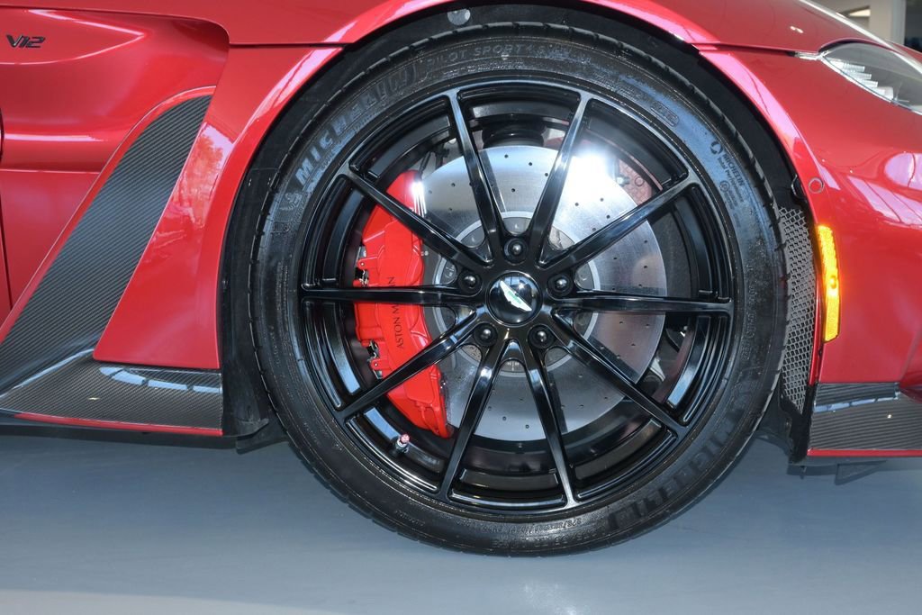 Used 2023 Aston Martin V12 Vantage Roadster RWD image 24