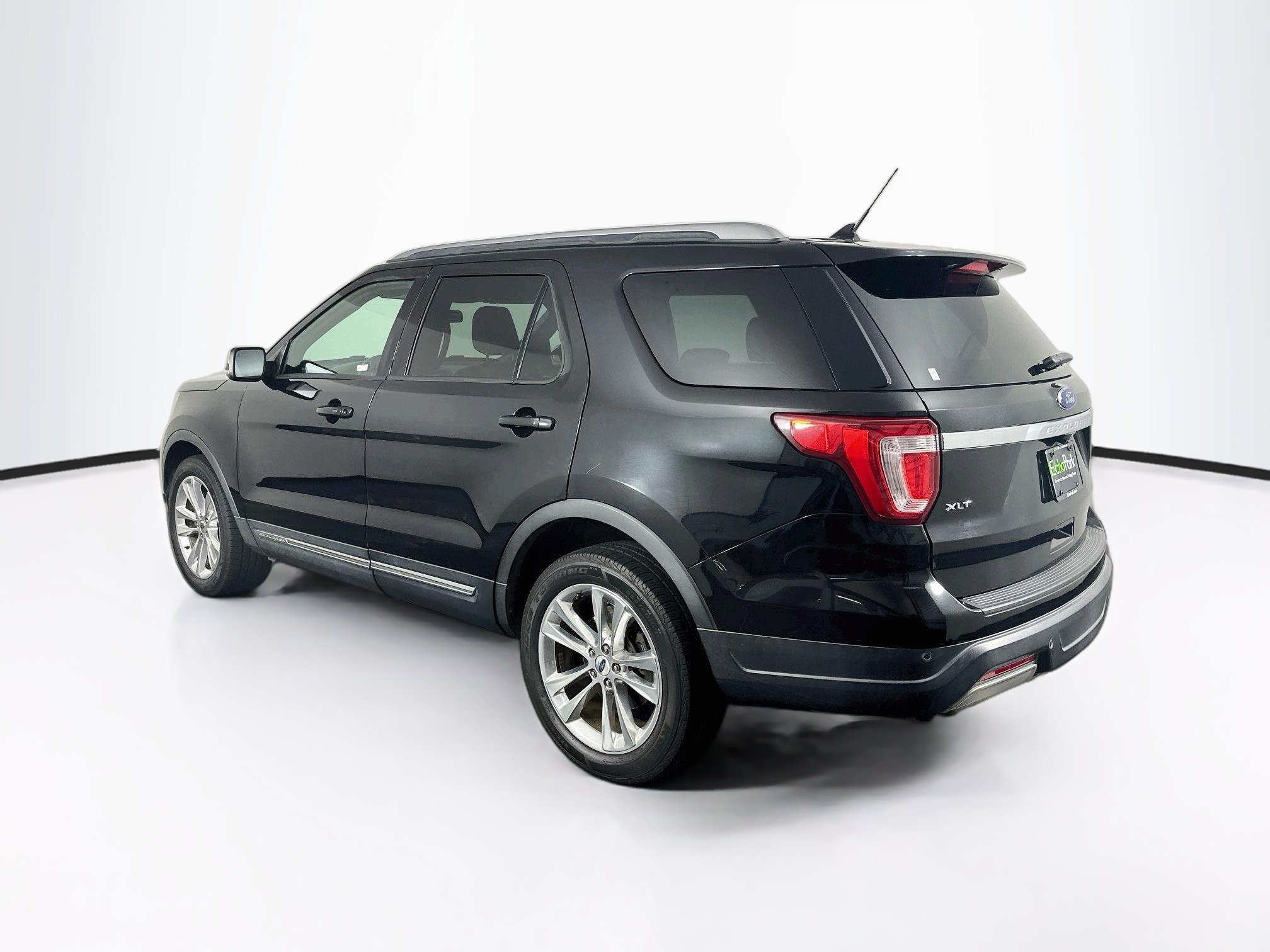 Used 2019 Ford Explorer XLT w/ Equipment Group 202A AWD/4WD image 5