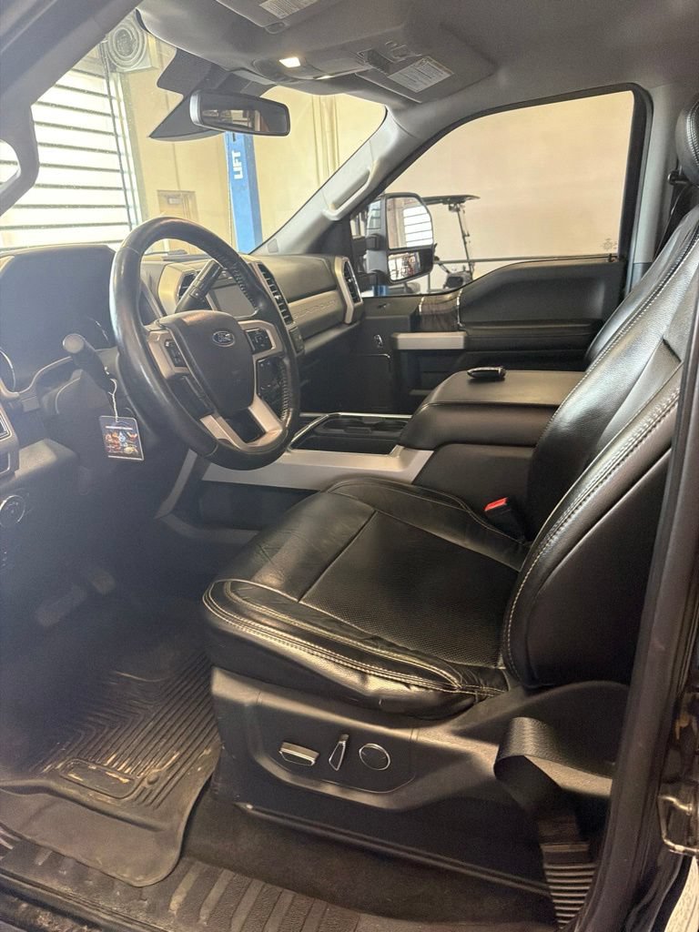 Used 2019 Ford F250 Lariat w/ Lariat Ultimate Package AWD/4WD image 2