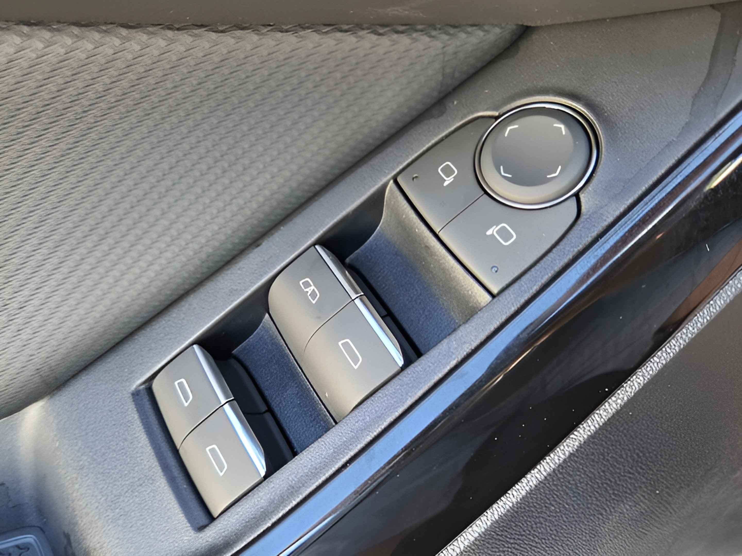 New 2027 Chevrolet Equinox RS w/ Safety and Technology Package FWD image 28