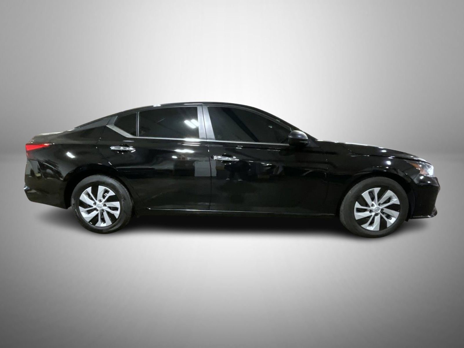 Used 2025 Nissan Altima 2.5 S FWD image 4