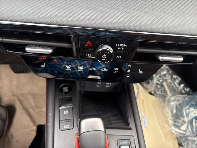 New 2026 Nissan Kicks SR w/ SR Premium Package AWD/4WD image 17
