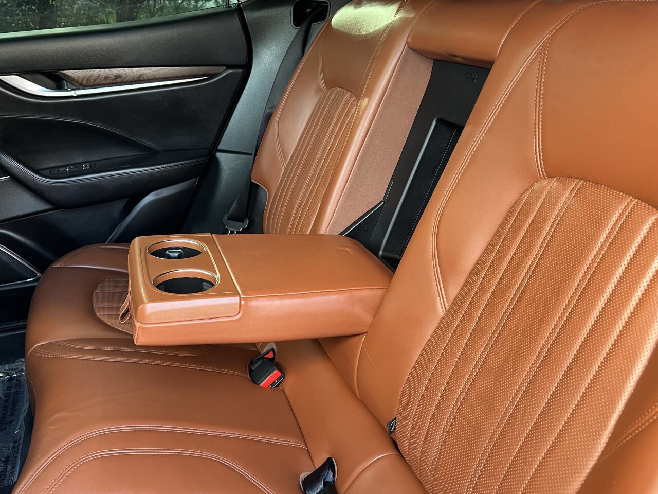 Used 2017 Maserati Levante w/ Luxury Package AWD/4WD image 35