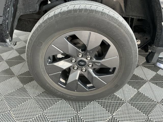 Used 2022 Ford F150 Lightning Lariat image 17