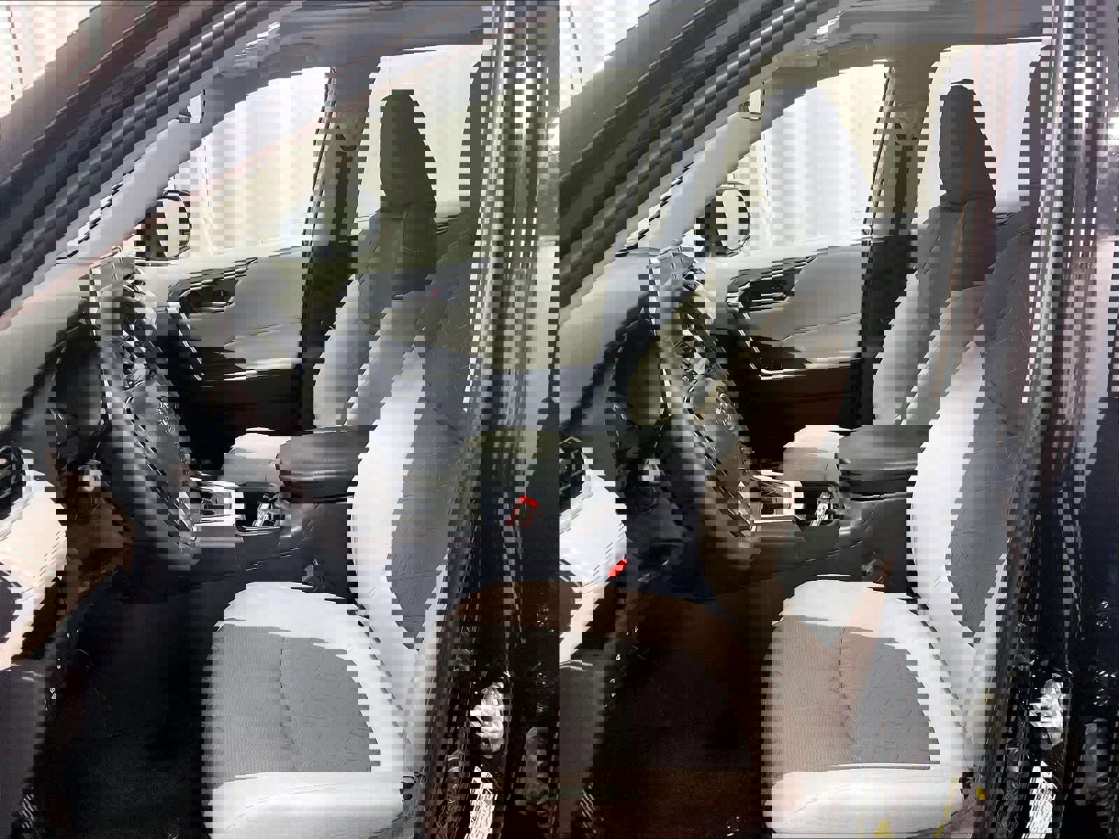 Used 2025 Toyota RAV4 XLE image 10