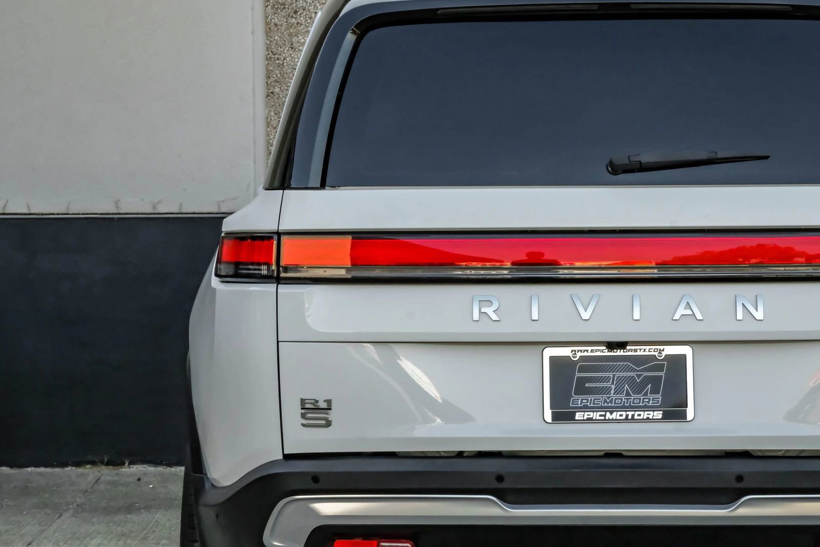 Used 2024 Rivian R1S Adventure image 61