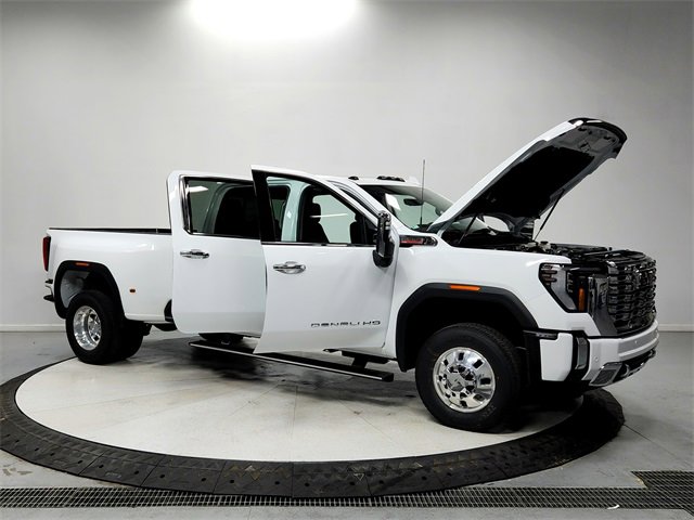 New 2026 GMC Sierra 3500 Denali w/ Denali Reserve Package image 9