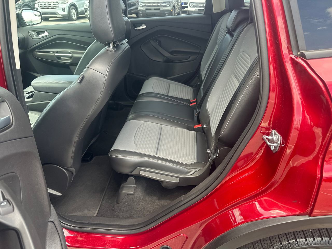 Used 2018 Ford Escape SE w/ SE Sport Appearance Package image 20