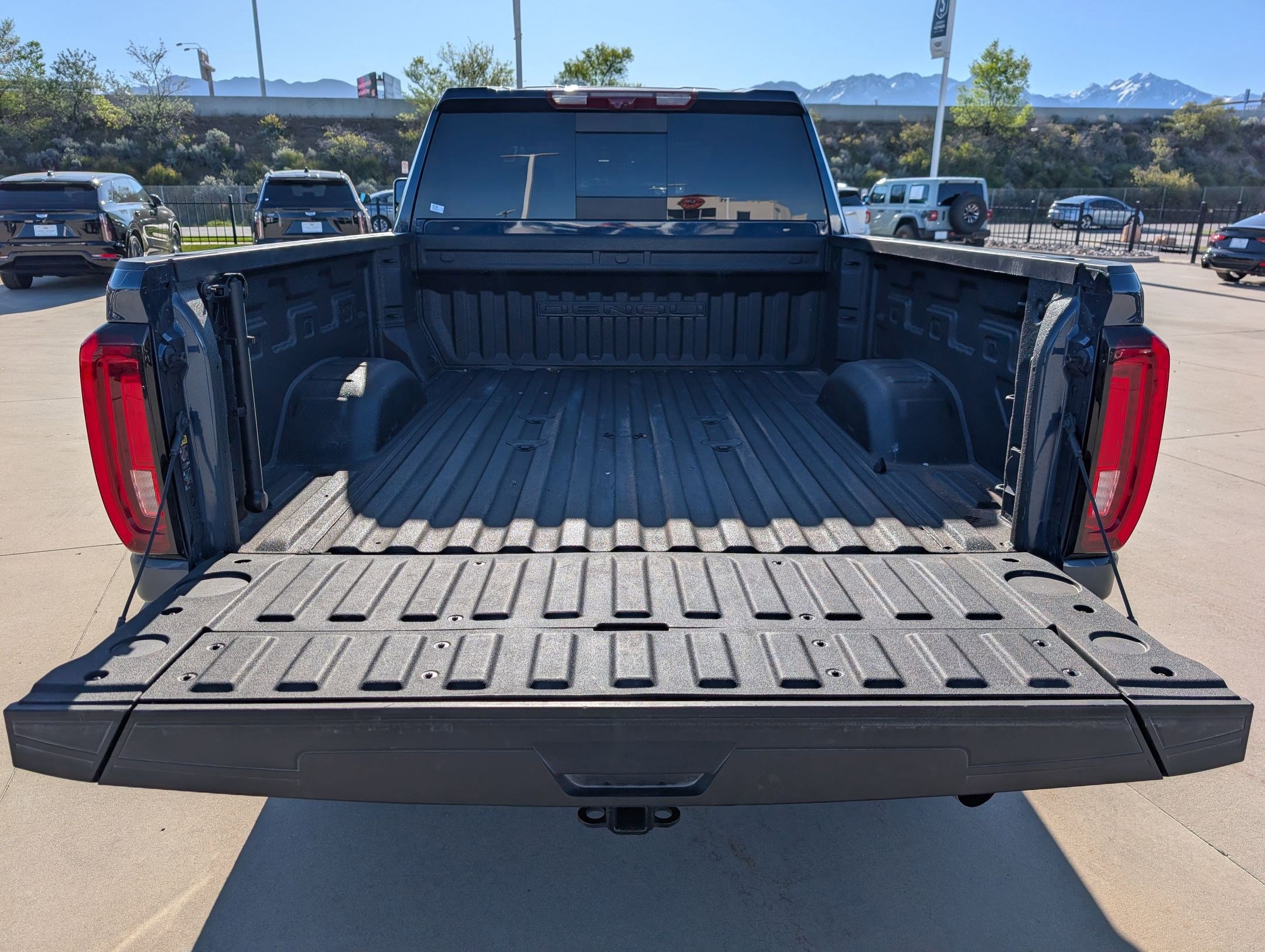 Used 2023 GMC Sierra 3500 Denali w/ Denali Ultimate Package image 33