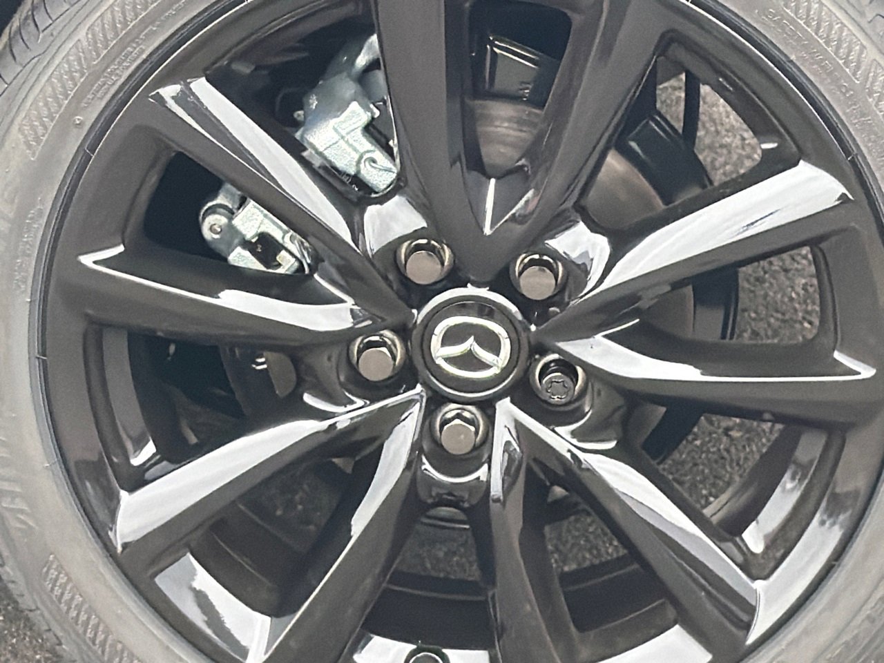 New 2026 MAZDA MAZDA3 Hatchback w/Premium Plus Pkg image 4