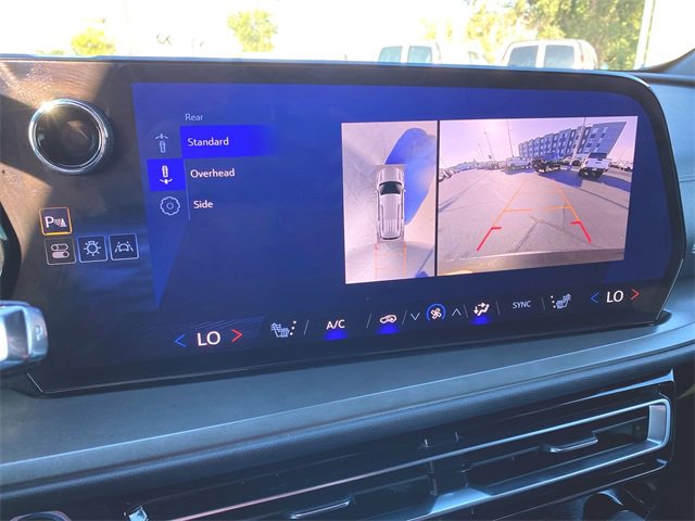 Used 2024 Chevrolet Traverse LT image 15