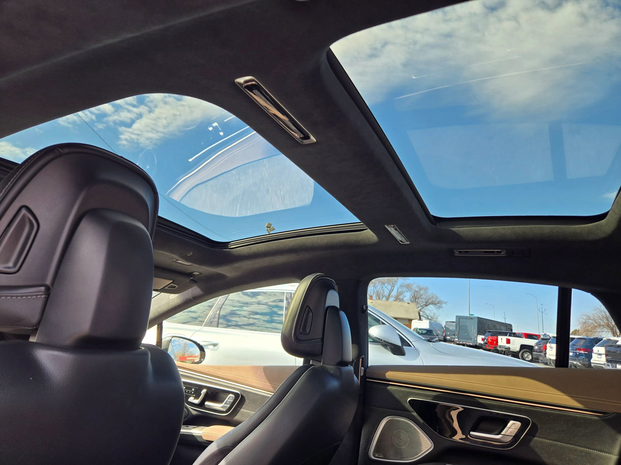 Used 2023 Mercedes-Benz EQS 580 4MATIC Sedan w/ Exclusive Trim Package image 60