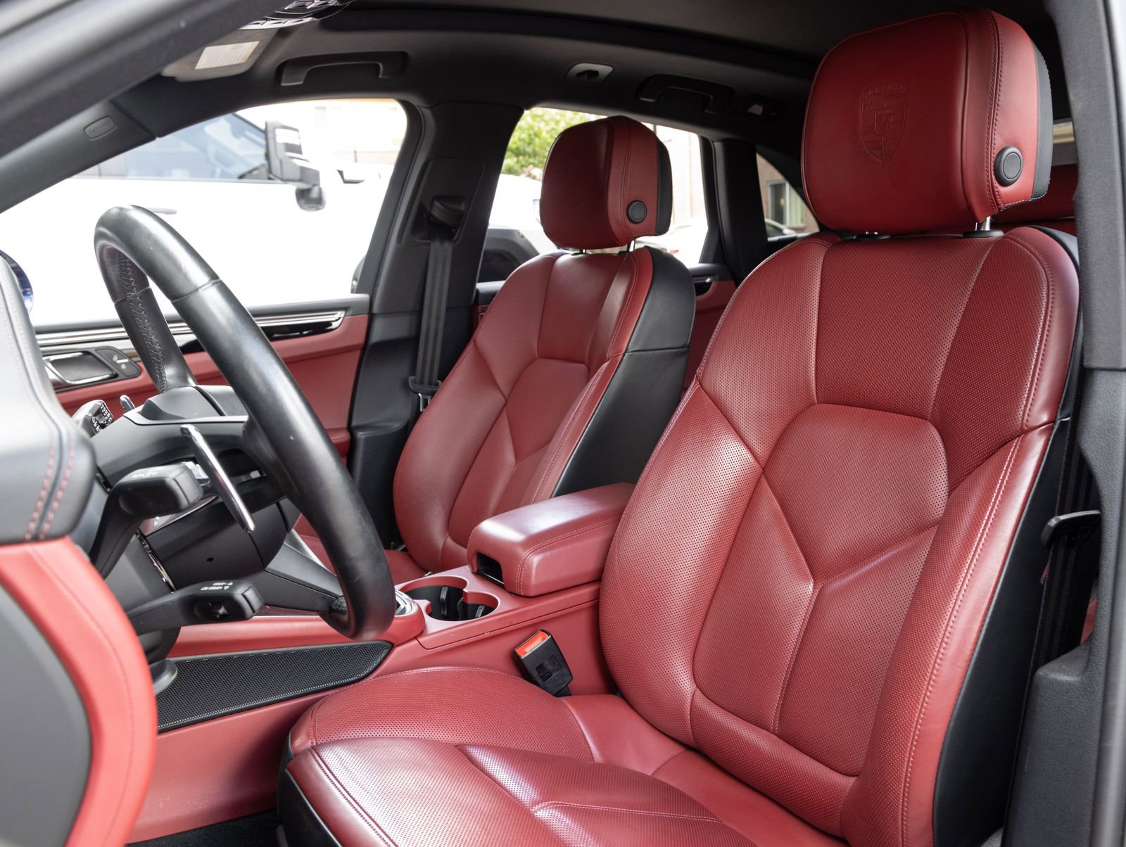 Certified 2023 Porsche Macan S AWD/4WD image 5