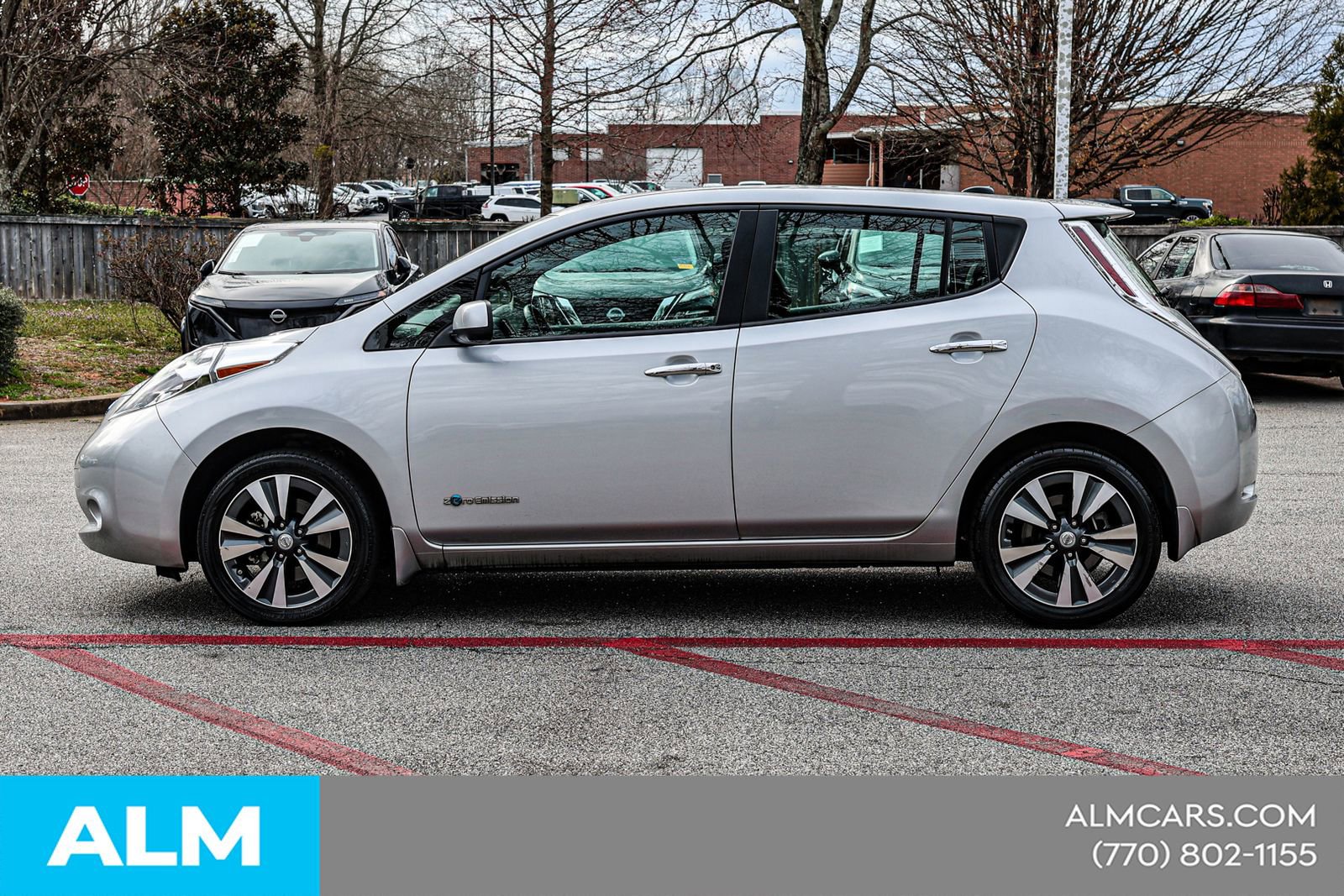 Used 2015 Nissan Leaf SL w/ Premium Package image 10