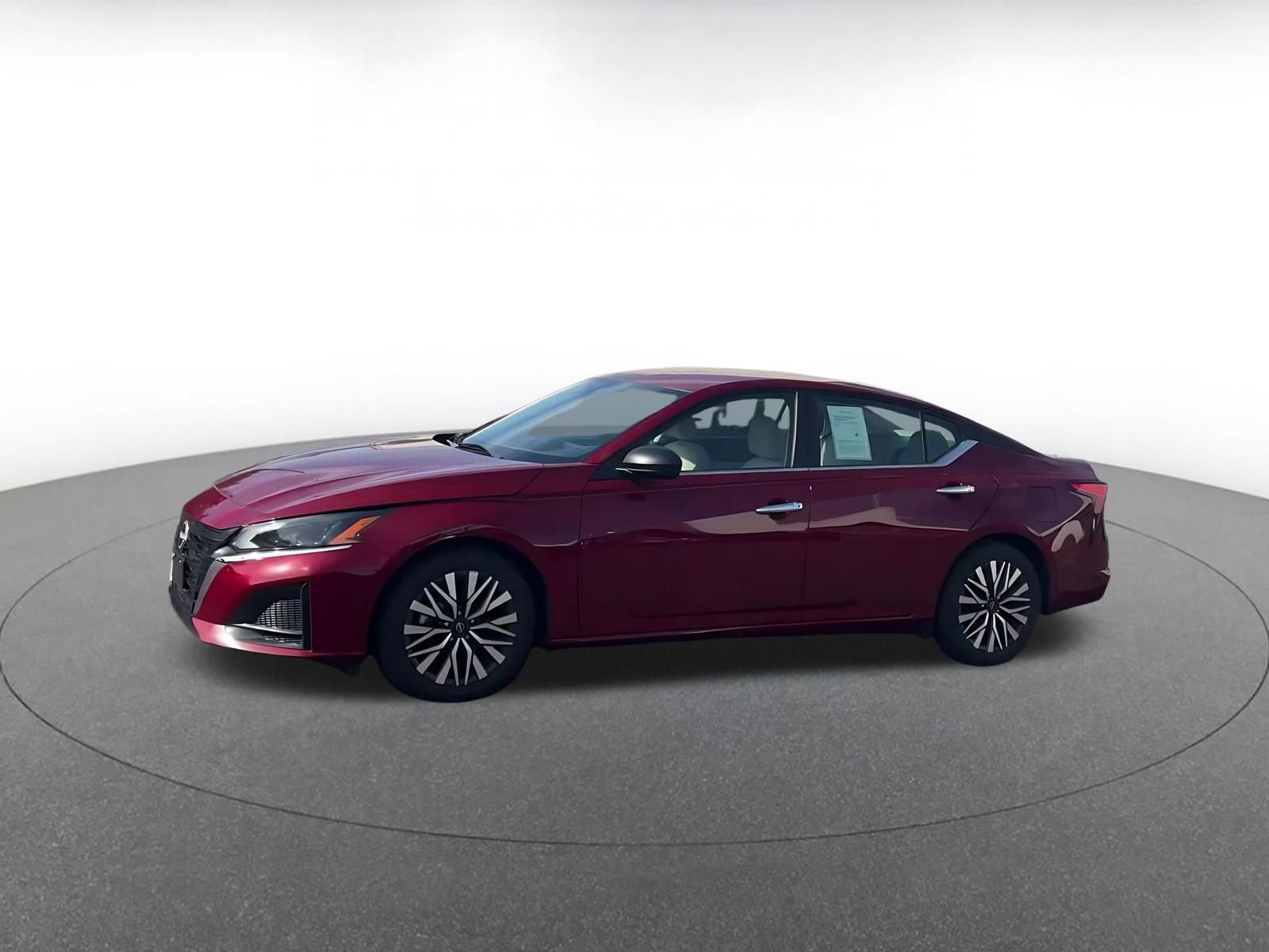 Used 2025 Nissan Altima 2.5 SV FWD image 8