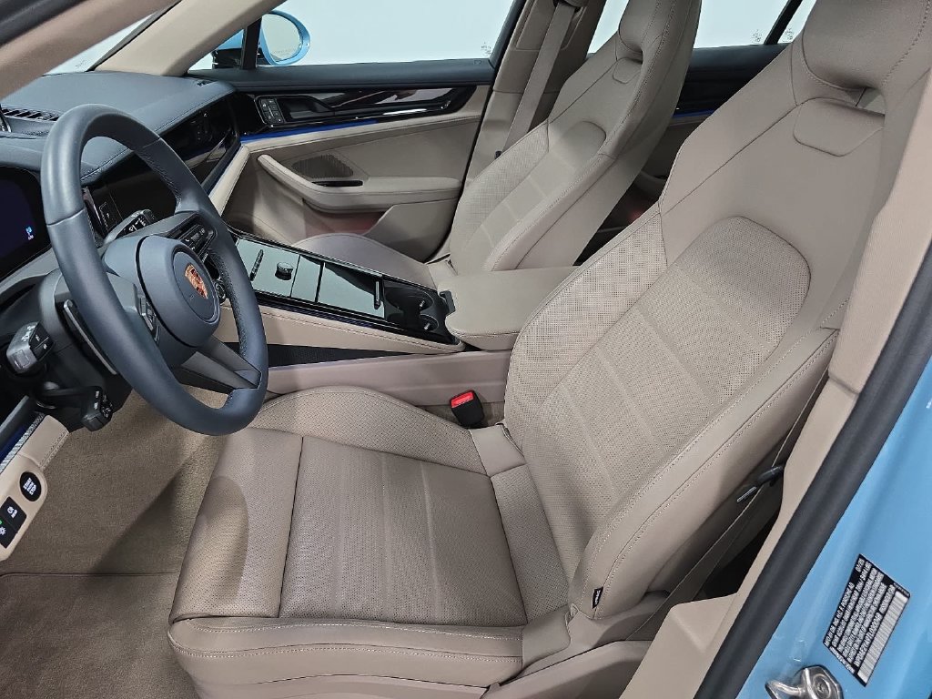 Certified 2026 Porsche Panamera 4 E-Hybrid AWD/4WD image 5