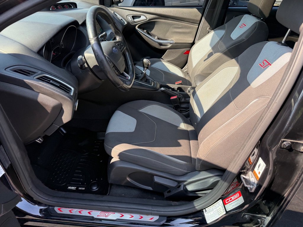 Used 2017 Ford Focus ST w/ Equipment Group 401A FWD image 47