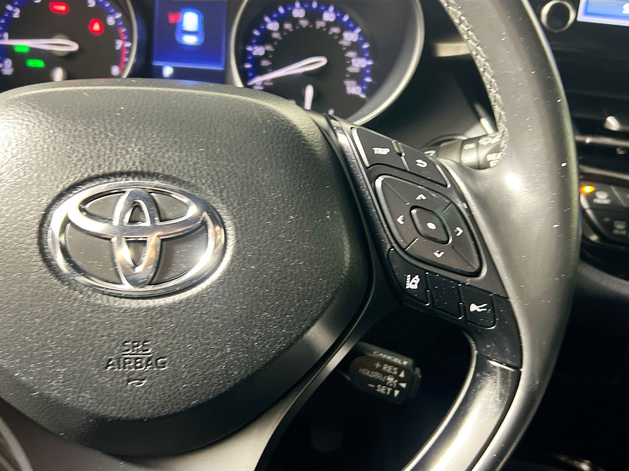 Used 2019 Toyota C-HR XLE image 19