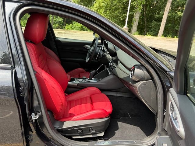 Used 2023 Alfa Romeo Giulia Veloce AWD/4WD image 38