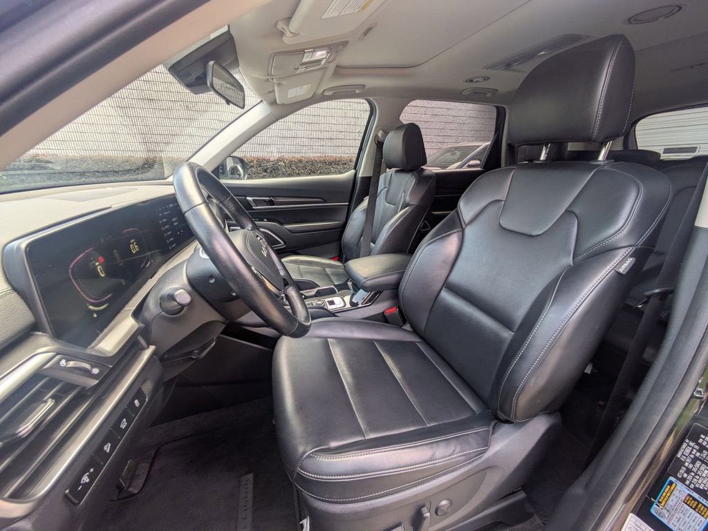 Used 2025 Kia Telluride S AWD/4WD image 24