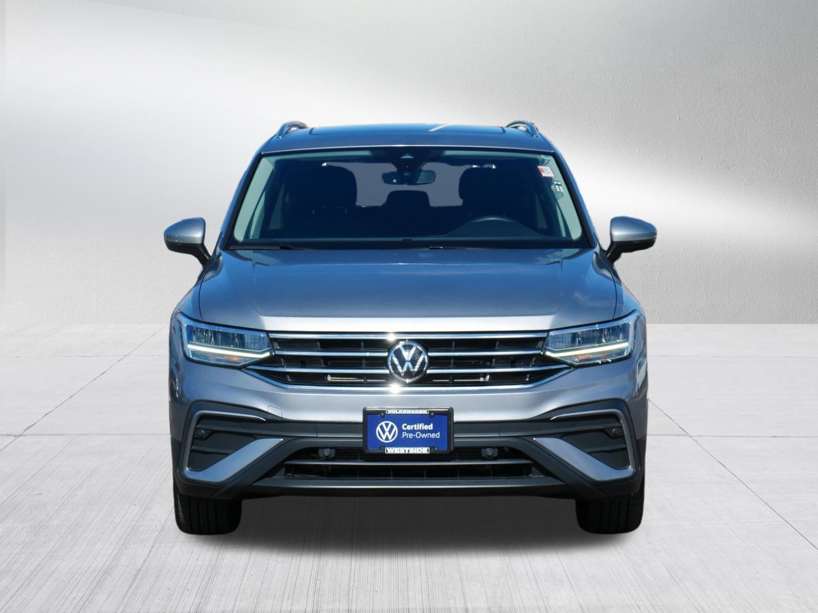 Certified 2023 Volkswagen Tiguan SE w/ Panoramic Sunroof Package image 2