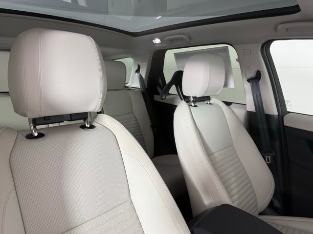 New 2025 Land Rover Discovery Sport S image 29