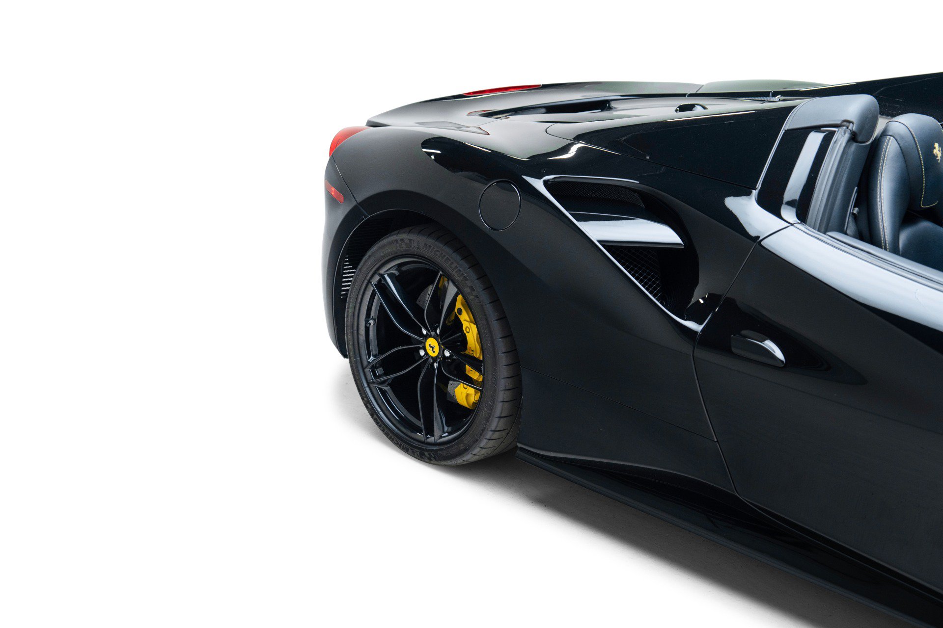 Used 2018 Ferrari 488 Spider RWD image 22